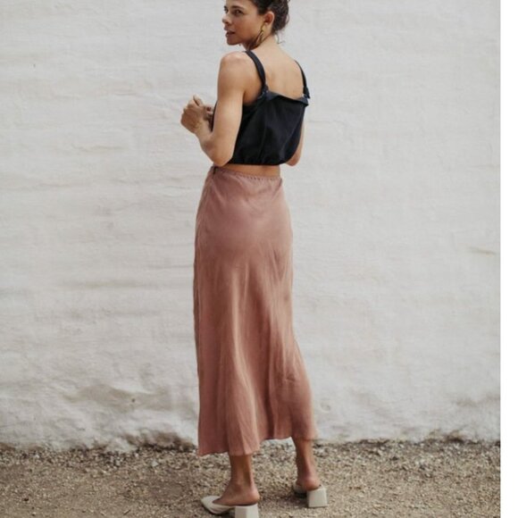 OZMA Midi Skirt in Rose Brown